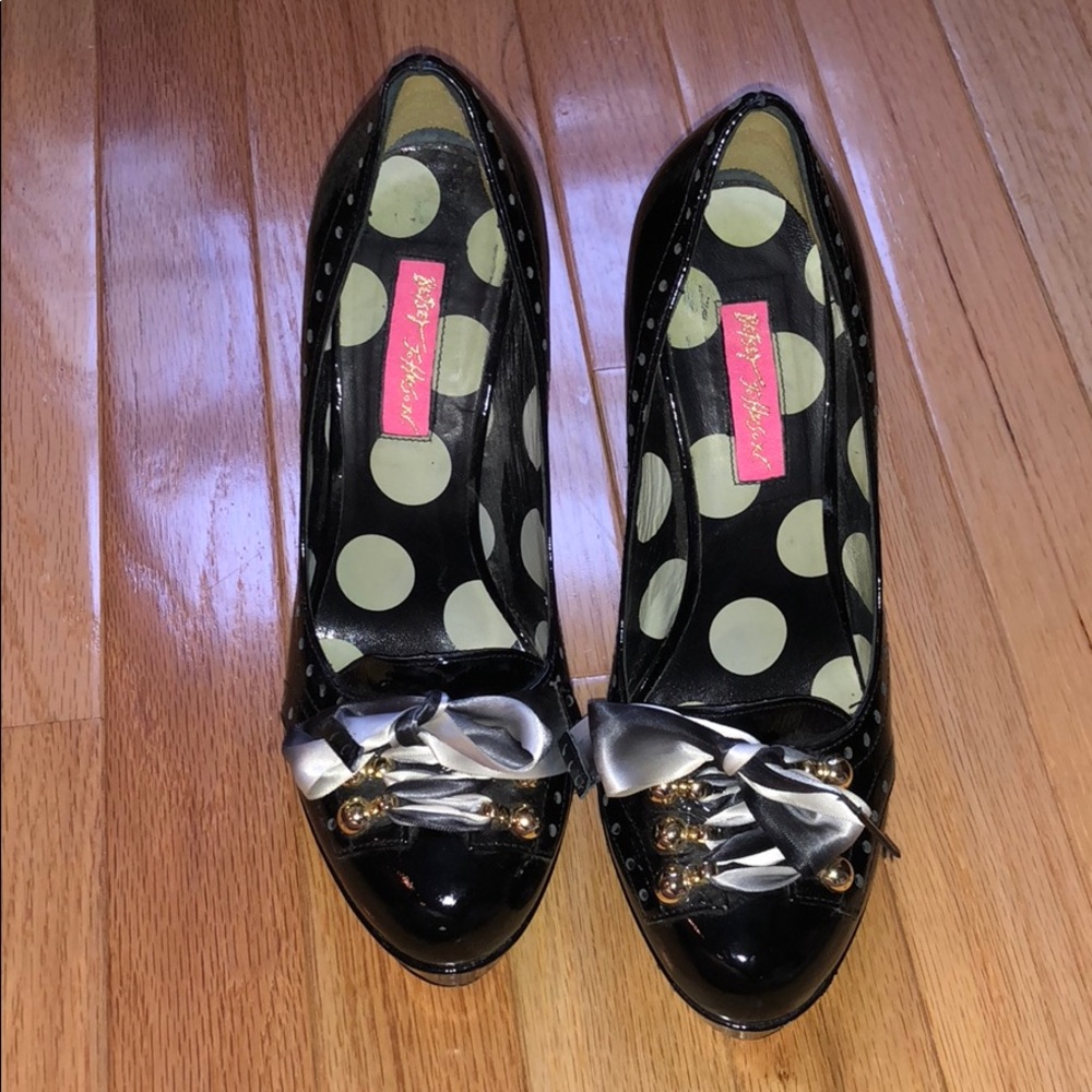 Betsey Johnson Vero Cuoio Vintage Style Heels